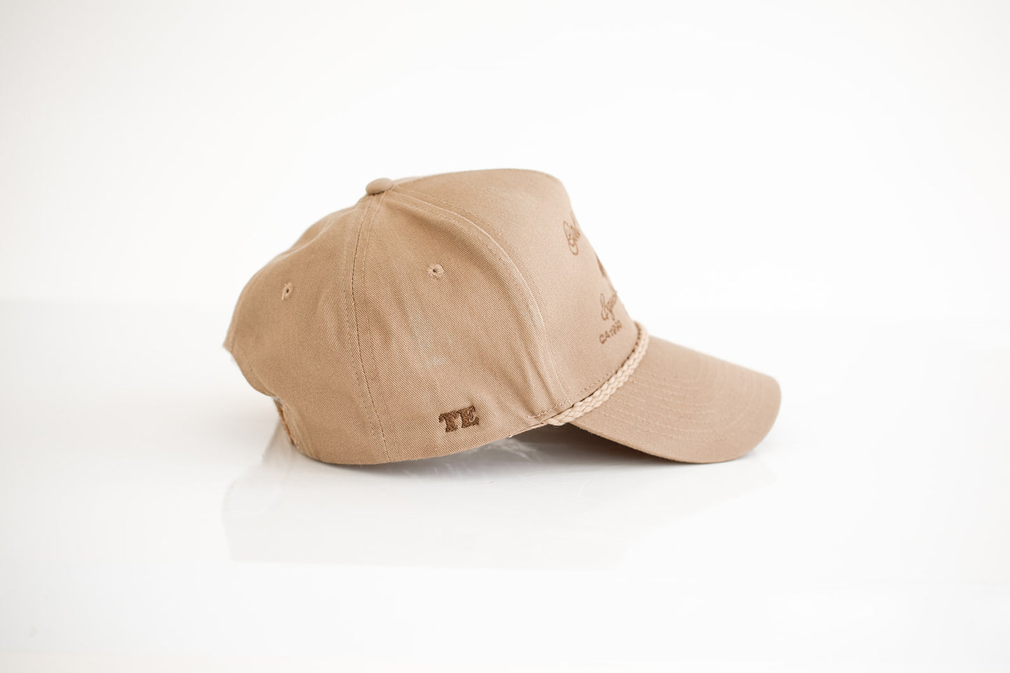 the logo trucker - tan